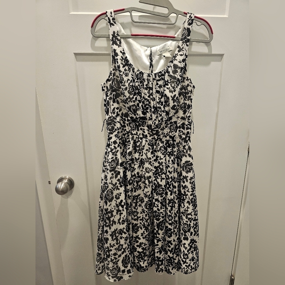 White House Black Market Black White Floral Sleeveless Fit & Flare Dress Size 6
